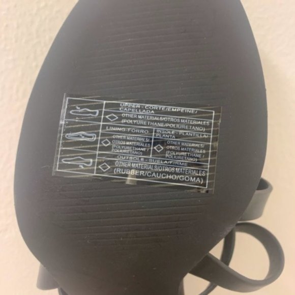 Forever21 Black Ankle-Strap Heel Sandals Size 5.5 - Picture 3 of 4